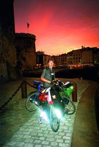 Před pevností v La Rochelle při podvečerní projížďce.