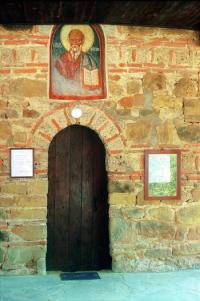 Vchod do kostela v klášteře sv. Jovana