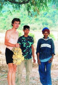 Každý jsme dostal velký trs banánů