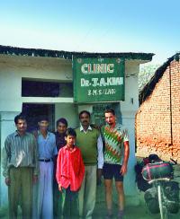 Ochotný lékař v indické vesnici