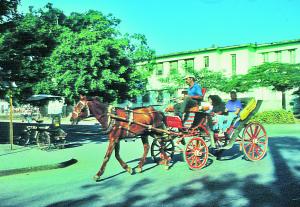 To, za co turisté v Evropě draze platí, se na Kubě nazývá městskou dopravou.