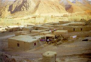 Jedna z prvních iránských vesnic po překročení hranic.